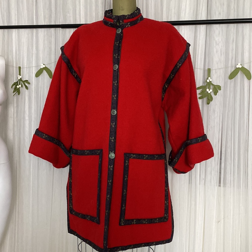 Vtg 80’s Suttles and Seawinds red boiled wool duffle coat! Print fabric trims M